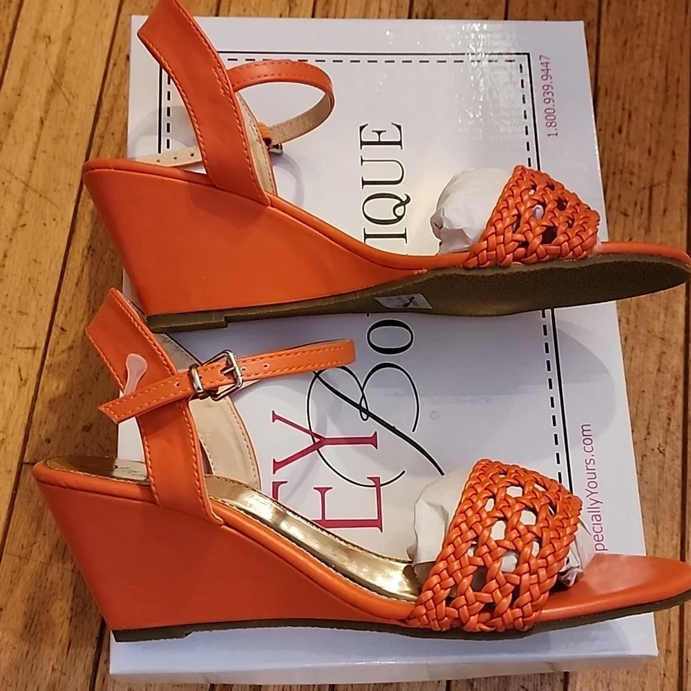 Sandals never worn - Picture 3 of 7